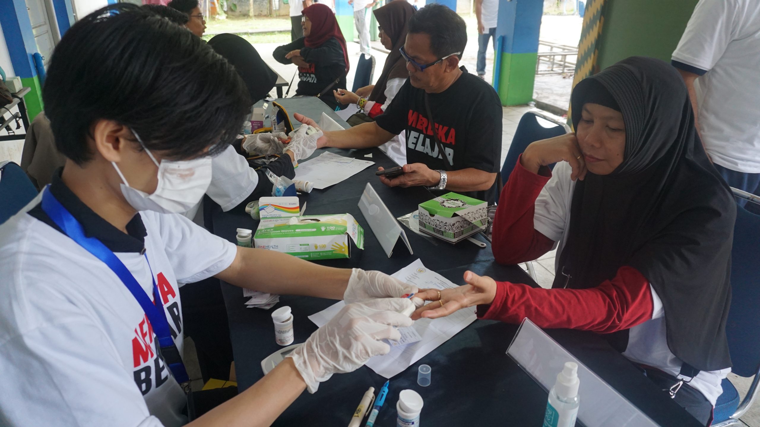 Dokumentasi kegiatan pemeriksaan kesehatan masyarakat